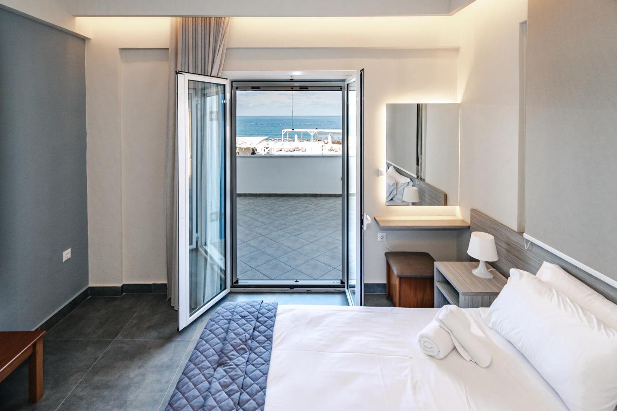 Mesogeios Hotel マラトポリス エクステリア 写真